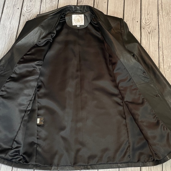 ROSSI & CARUSO LEATHER BLAZER
Size M 
Like New! - Picture 9 of 17